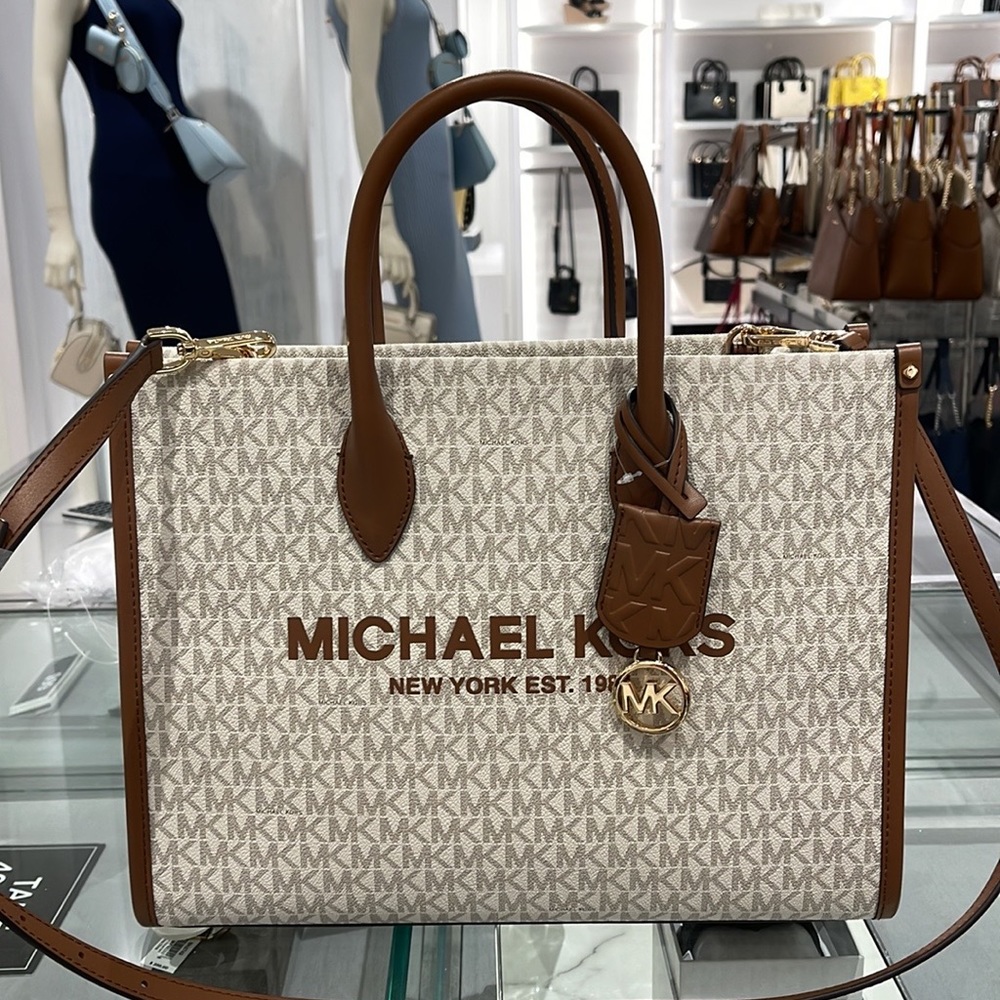 Michael Kors "Mirella" MD EW Tote Vanilla Shoulder Tote
35F2G7ZT2B - NWT - Picture 5 of 16